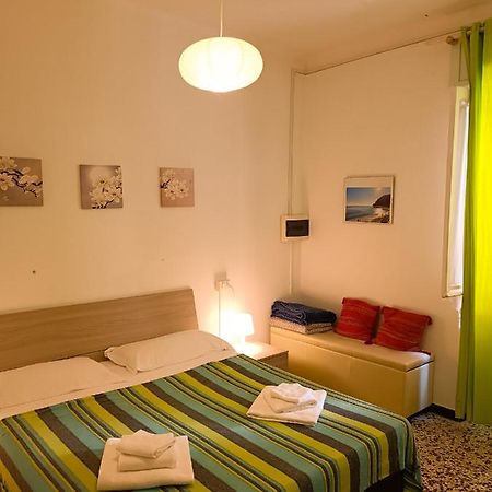 Classic Monterossino Apartment In Old Town Монтеросо ал Маре Екстериор снимка