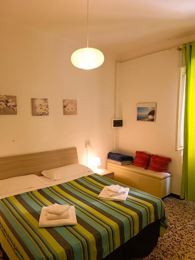 Classic Monterossino Apartment In Old Town Монтеросо ал Маре Екстериор снимка